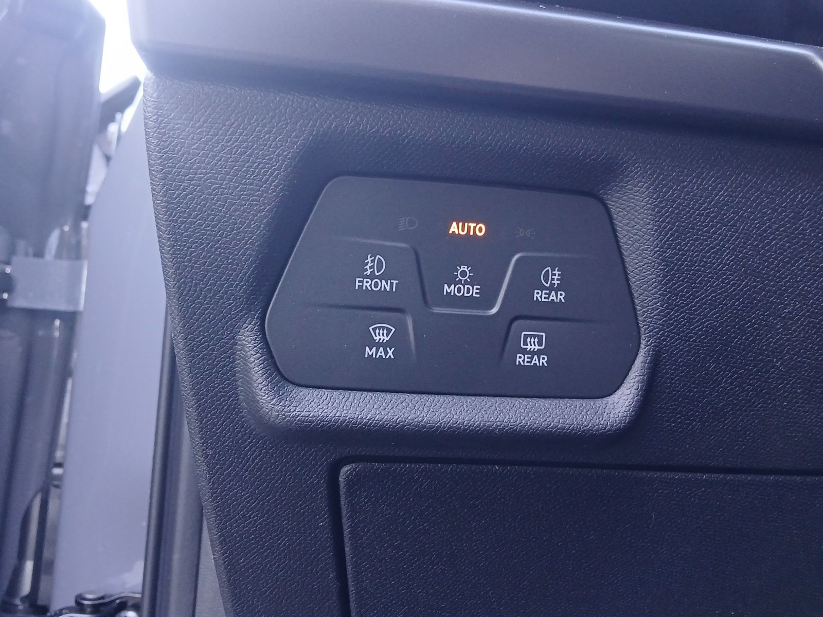 Fahrzeugabbildung CUPRA Leon Sportstourer 1.5 e-Hybrid AHK EdgeP.Navi