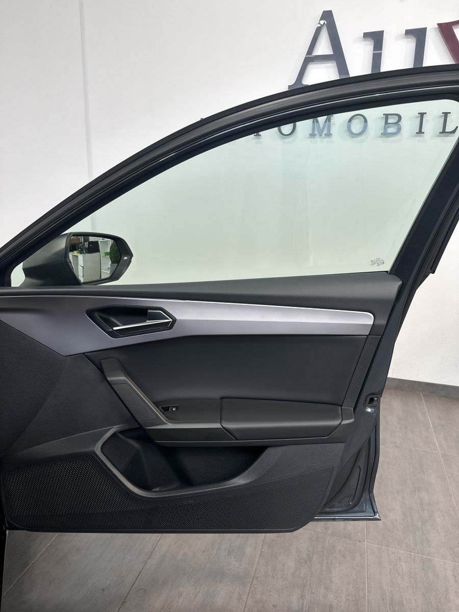 Fahrzeugabbildung SEAT Leon 1.5 eTSI DSG FR NAV+LED+KAMERA+18ZO+LHZ+VC