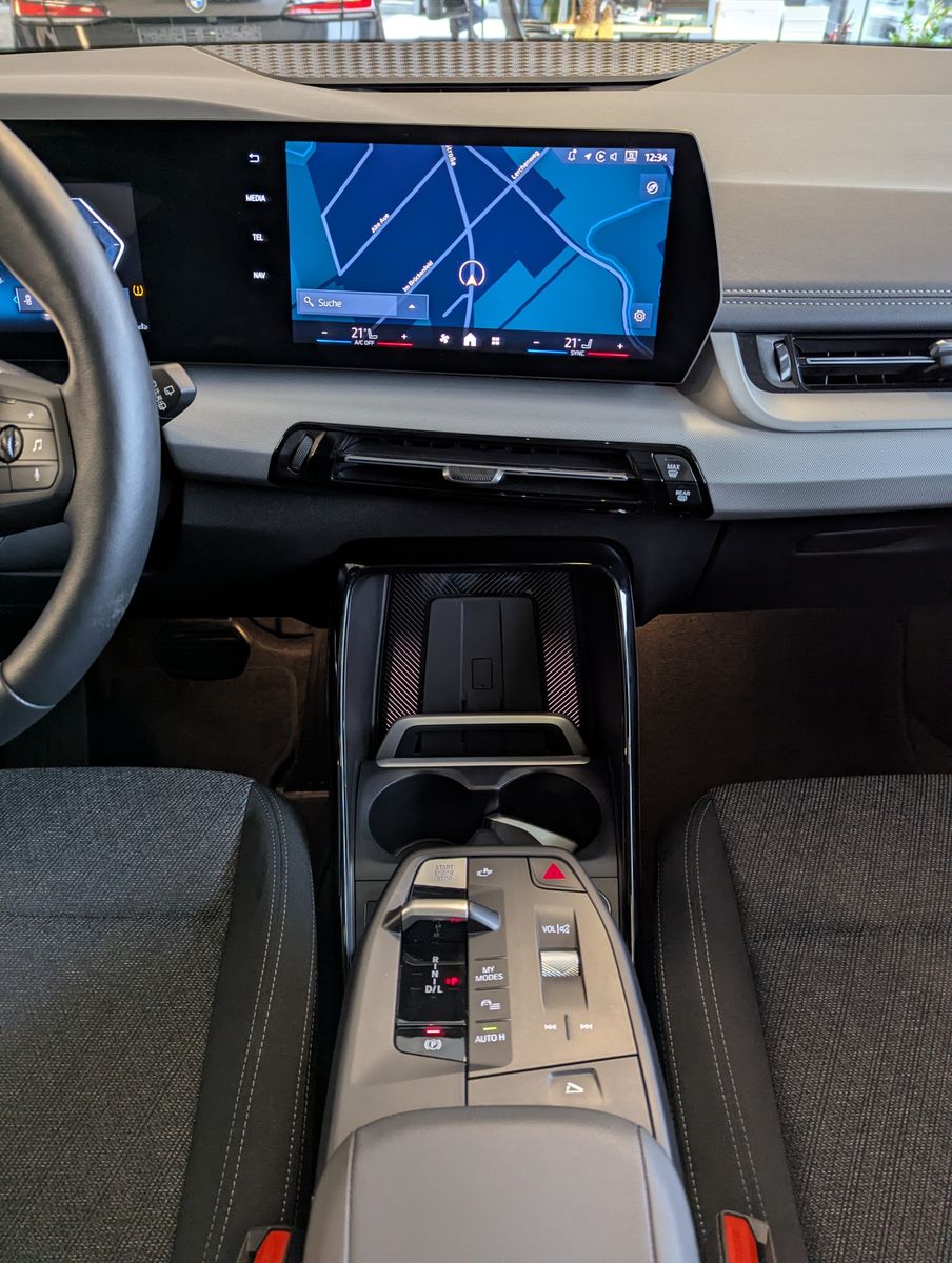 BMW 220 Active Tourer Aut AHK Pano Cam Travel-Paket - Image 22