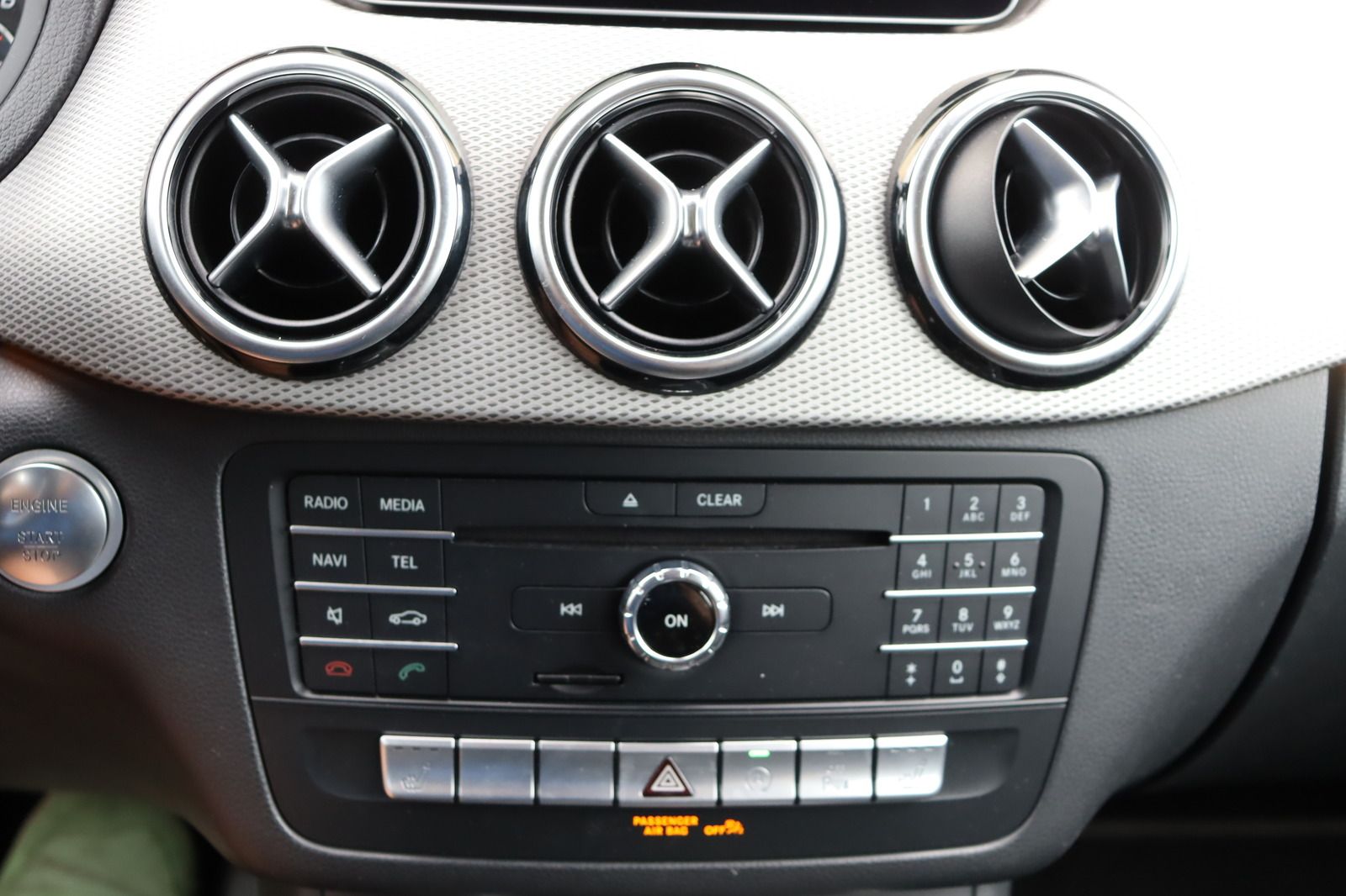 Fahrzeugabbildung Mercedes-Benz B 200 d Sports Tourer * LED * Pano * Edition Urb
