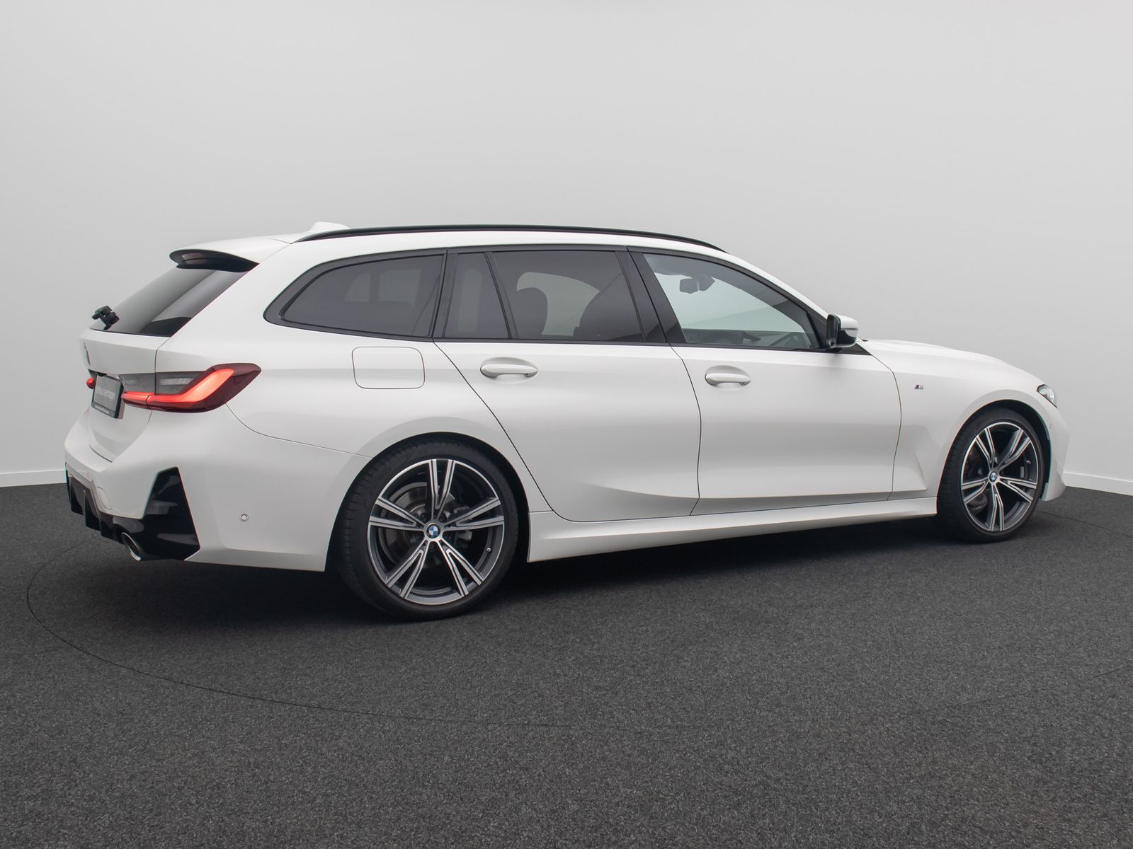 Fahrzeugabbildung BMW 320d M Sport DAB Kamera Alarm AHK Panorama 19"