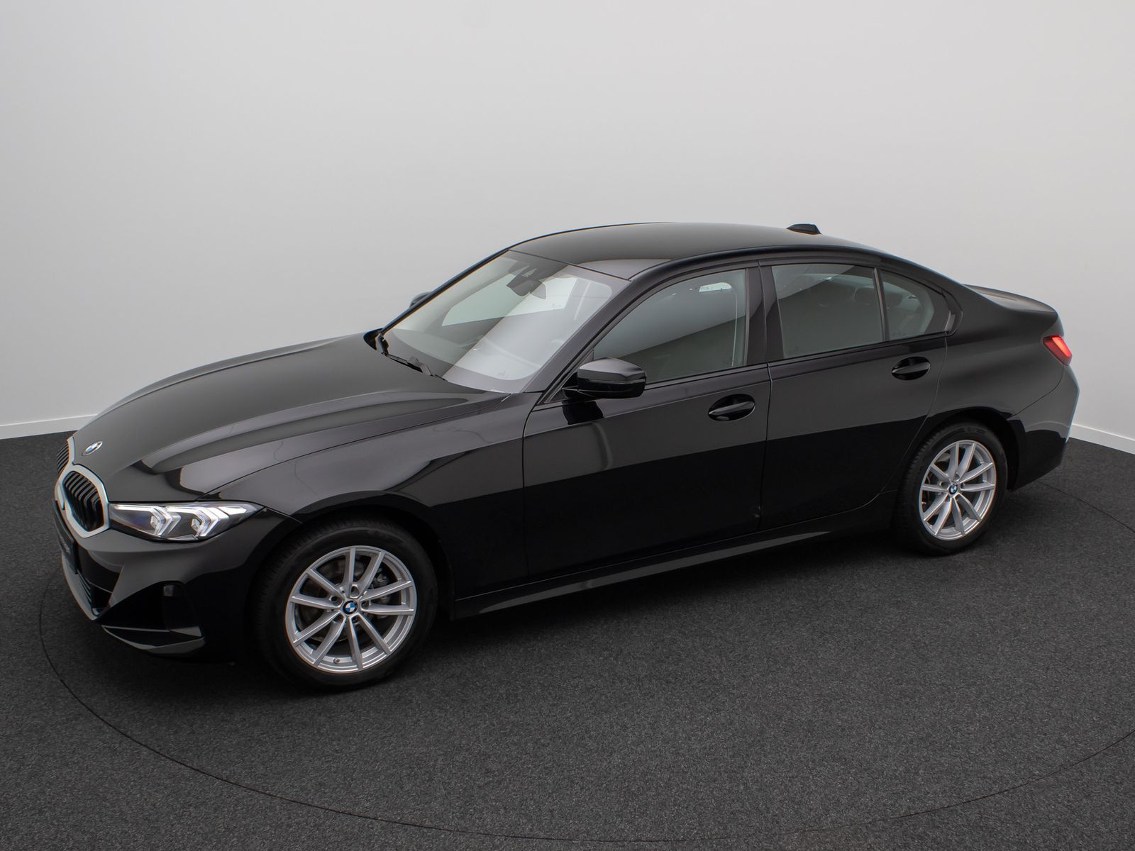 Fahrzeugabbildung BMW 318i DAB PDC Widscreen Geschwindigkeitsreg LED