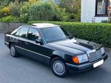 Mercedes-Benz E 230 Aut. H Zullassung TÜV  - schwarze Mercedes-Benz E 230