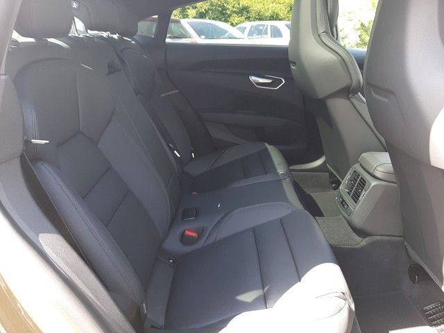 Fahrzeugabbildung Audi e-tron GT quattro PANO HeadUp StdHz Kamera ACC