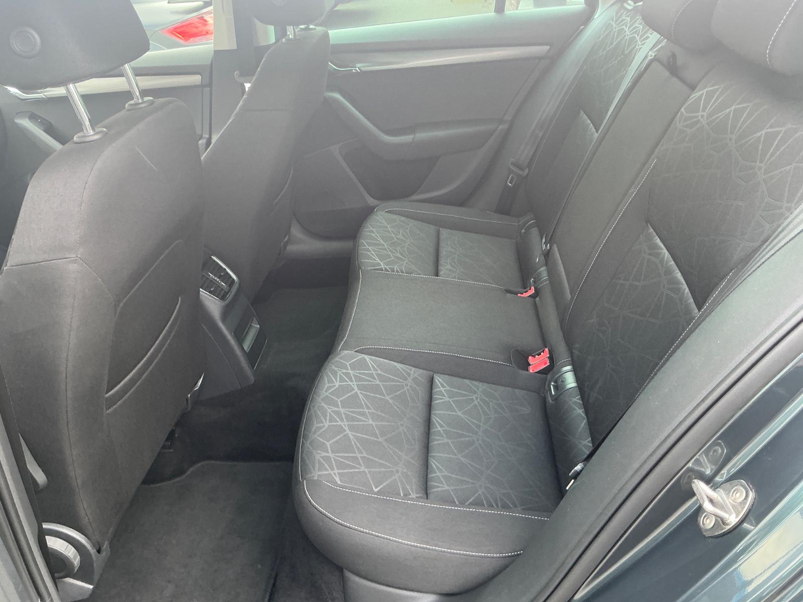 Skoda Octavia Combi Ambition 1.8 TSI SHZ BT PDC NAVI