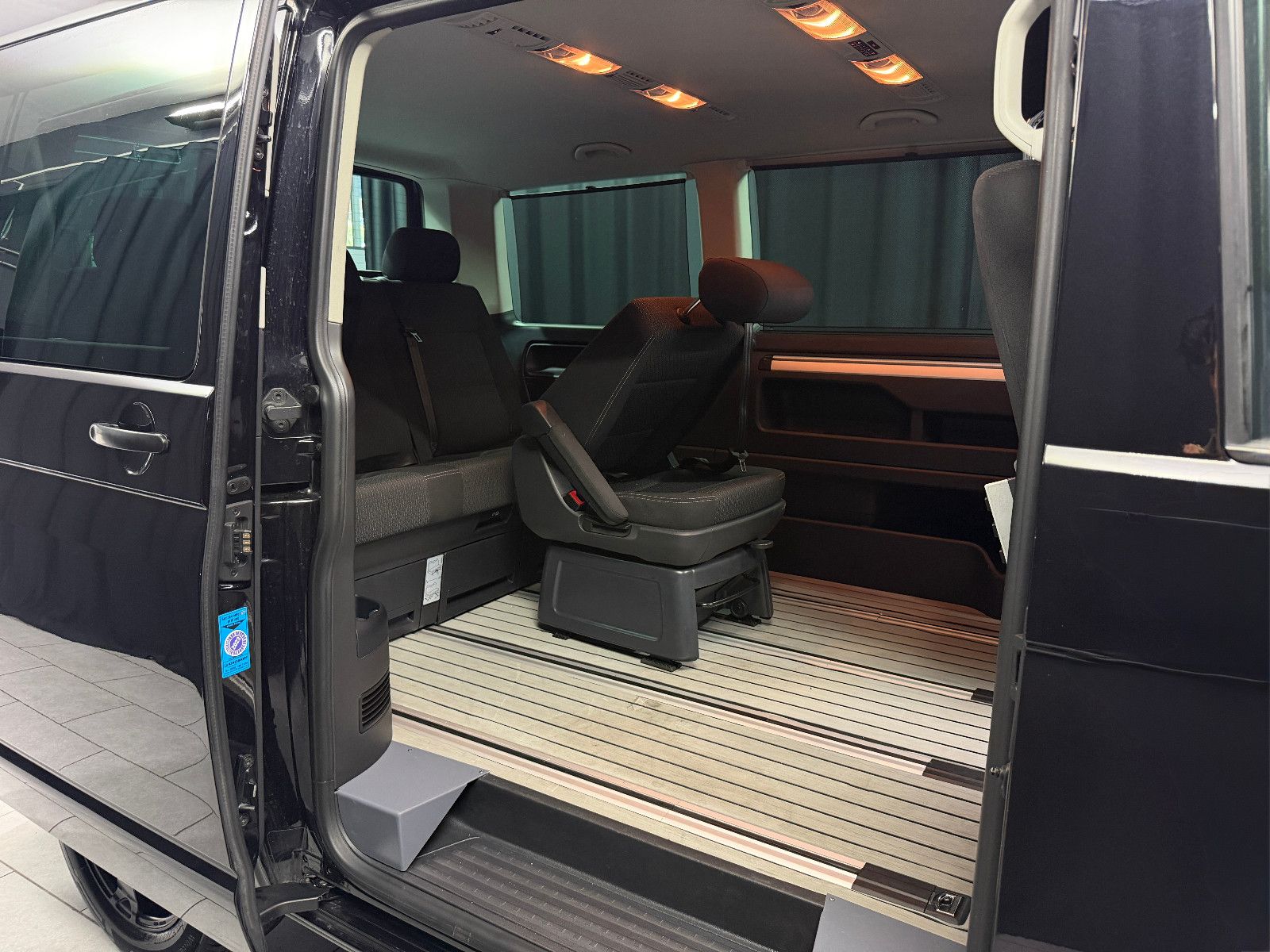 Fahrzeugabbildung Volkswagen T6 Multivan Trendline|Behindertengerecht|DSG|NAV