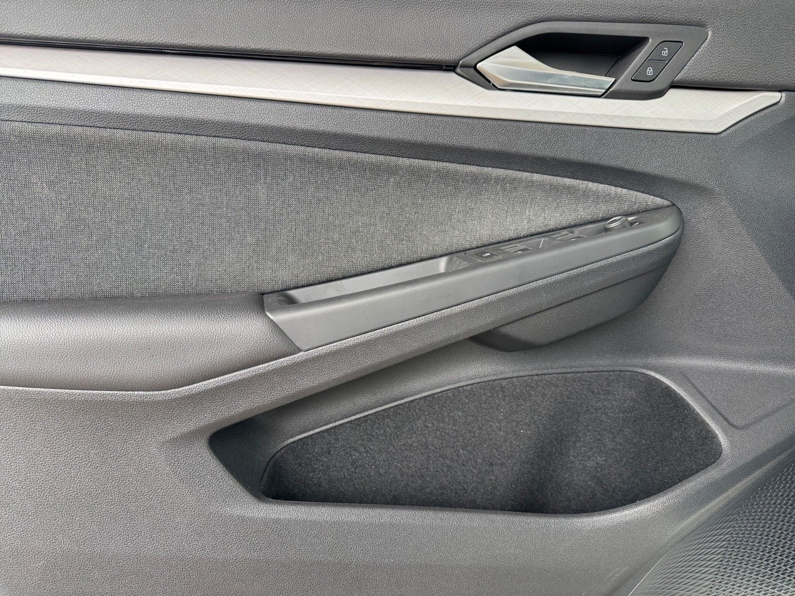 Fahrzeugabbildung Volkswagen Golf VIII Lim. Life 1.5 TSI