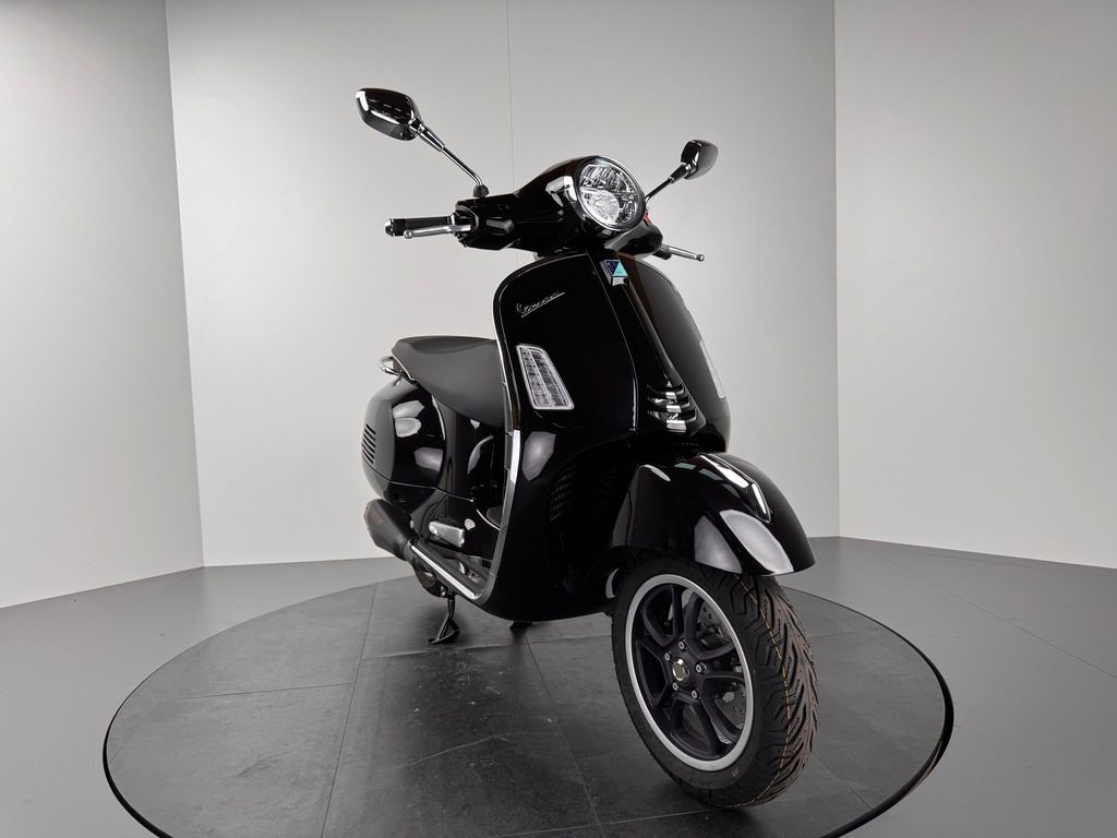 Fahrzeugabbildung Vespa GTS 300 SUPER RST E5 *REMUS-AGA *77,- € mtl. !