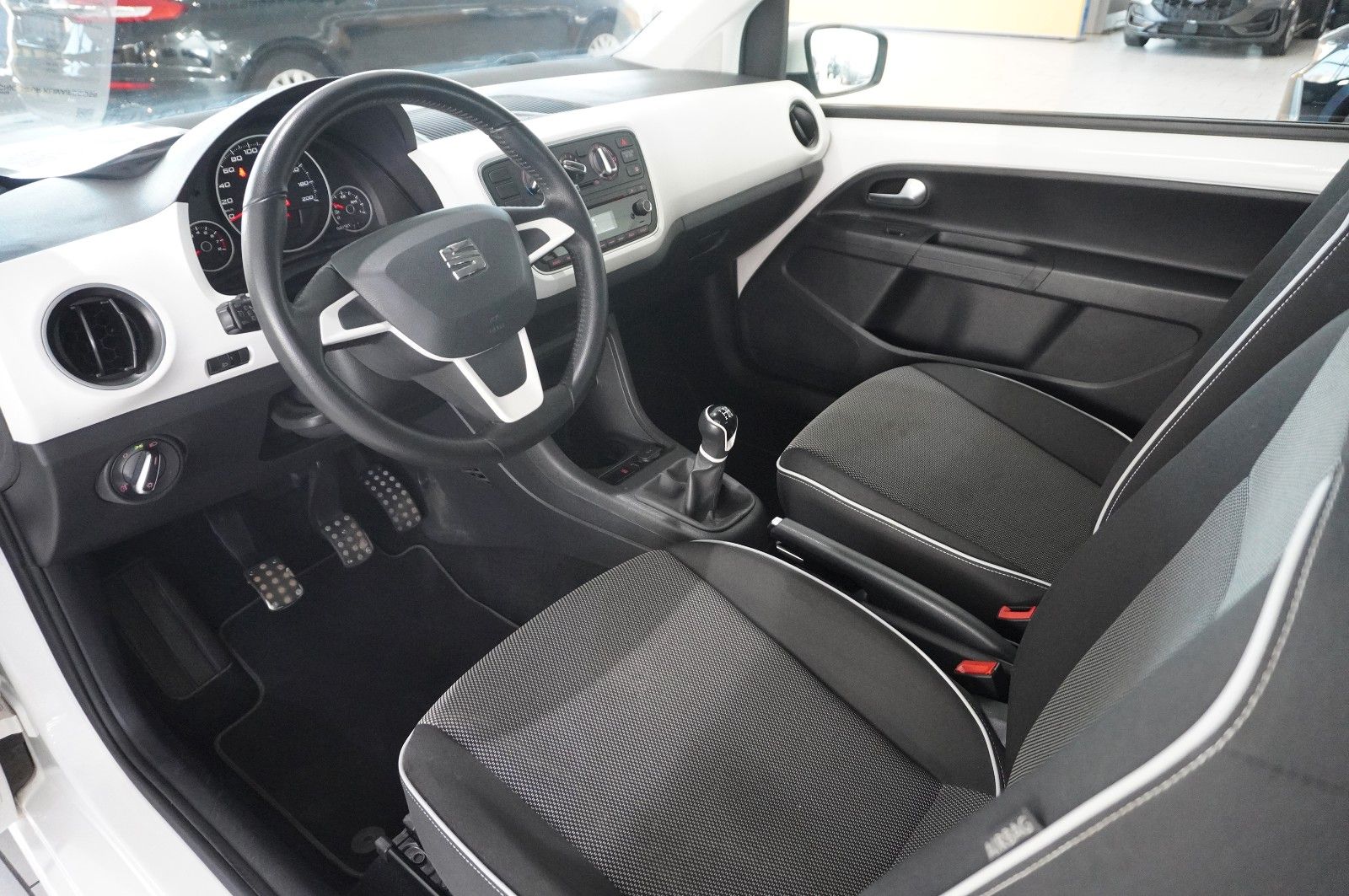 Fahrzeugabbildung SEAT Mii 1.0 MPI CHIC 3-TÜR KLIMA/PDC/USB/TEMP./AUX