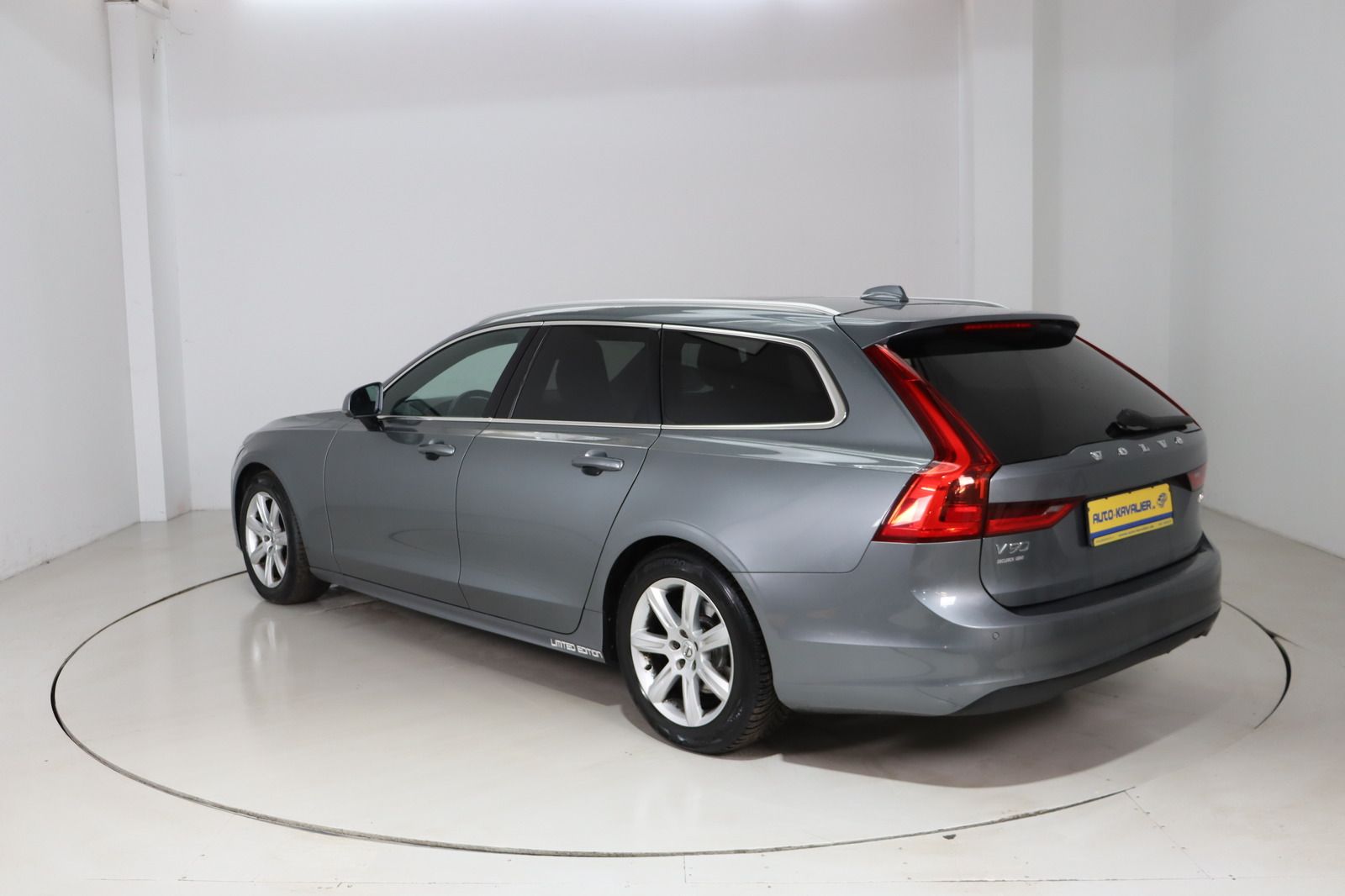 Fahrzeugabbildung Volvo V90 Kombi * HUD * Keyless * Limited Edition Mome