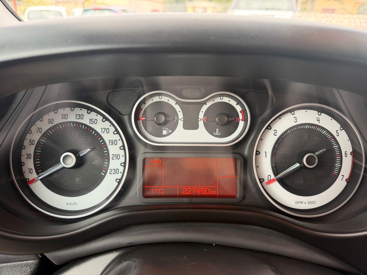 Fiat 500L 2014 — photo 10