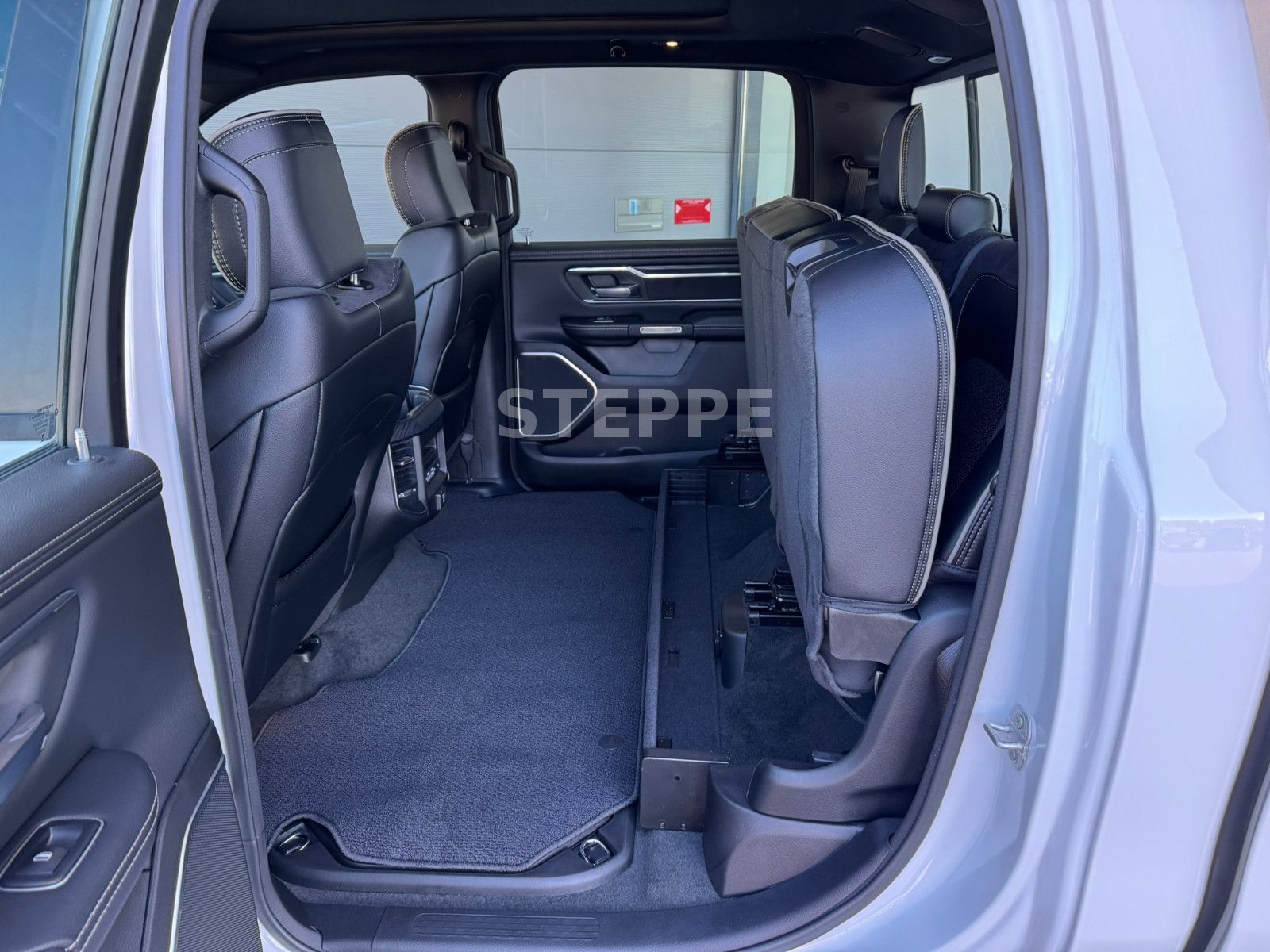 Dodge RAM 1500 5,7 V8  LARAMIE Sport Luftfed. AHK 20"