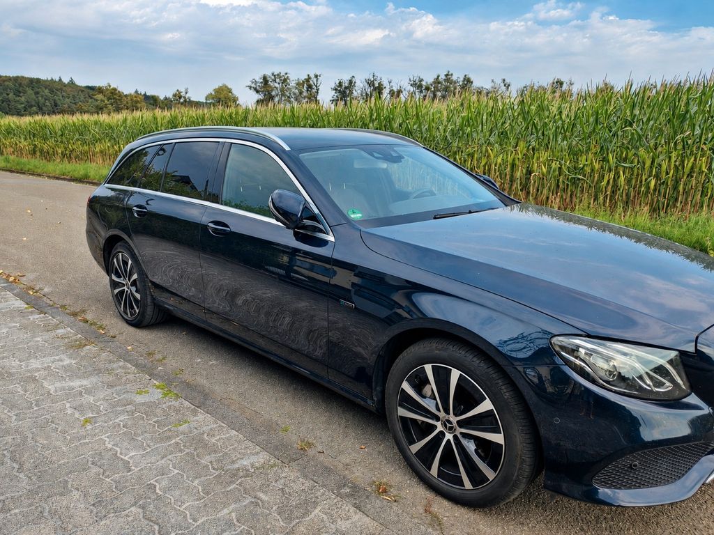 Image of Mercedes-Benz E 300