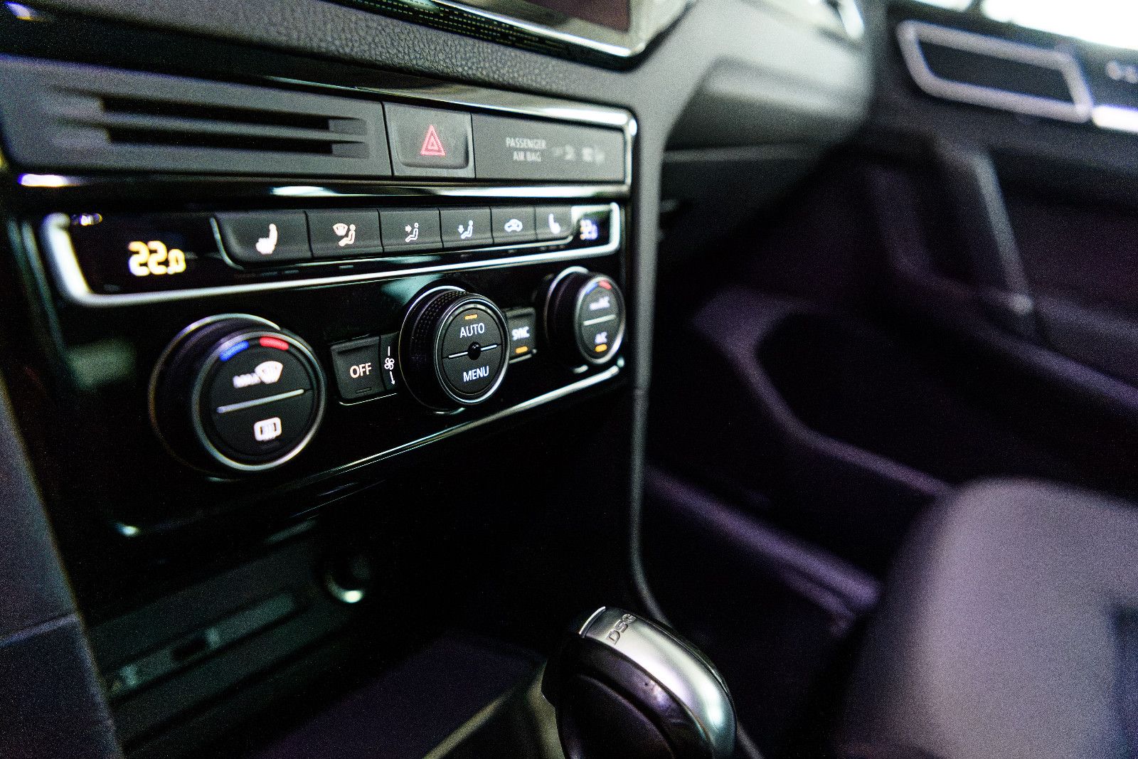 Fahrzeugabbildung Volkswagen Golf Sportsvan VII Highl+AHK+LED+GRA+SHZ+ALUFELG