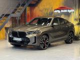 BMW X6 40d xDrive M Sport Pro ~PANO~360°~HUD~H&K~22 - BMW X6: Braun, Leder