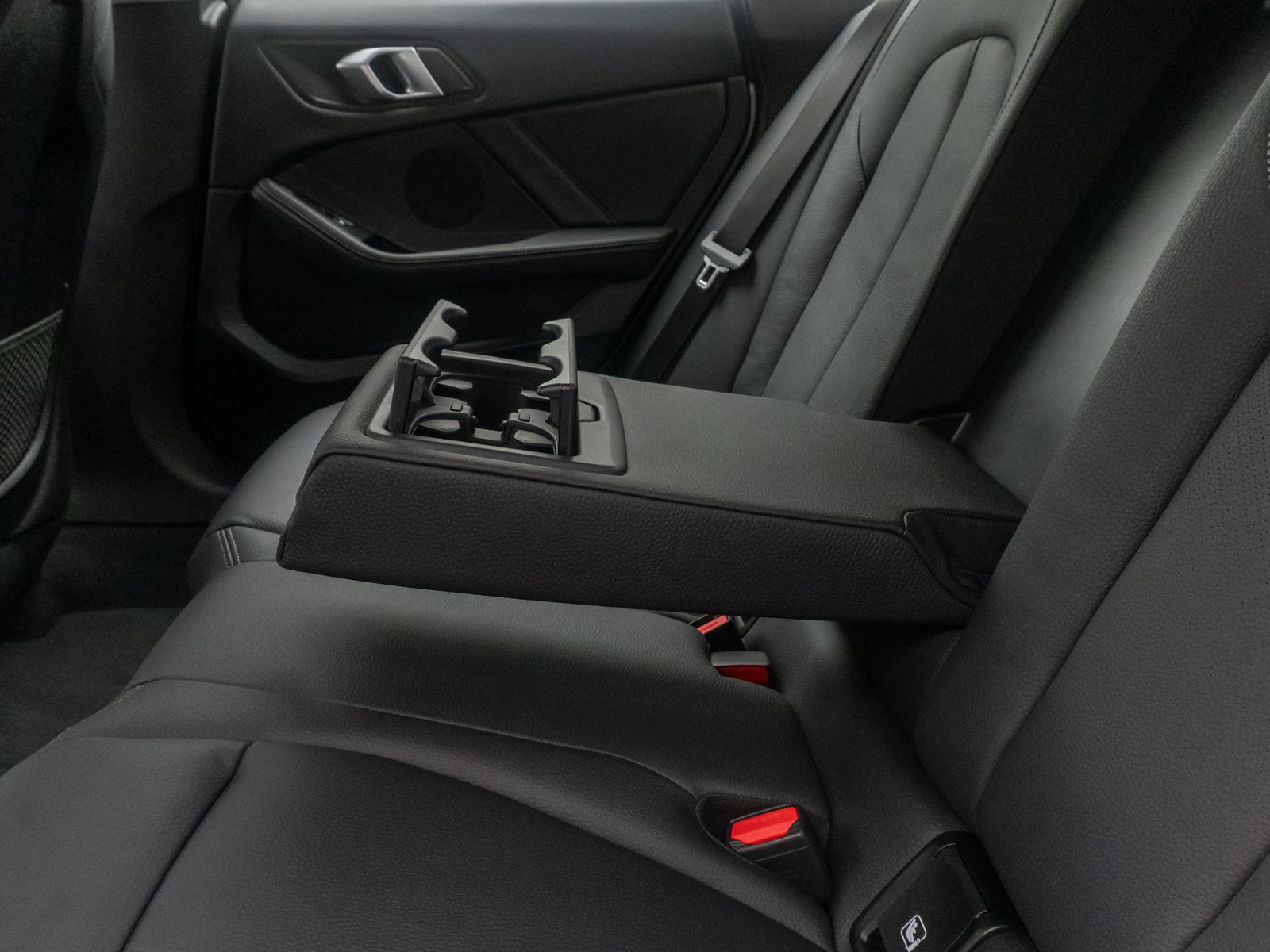 Fahrzeugabbildung BMW 220 Gran Coup&eacute; HUD DAB Sport AdaptLED PDC Leder