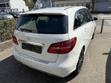 Mercedes-Benz B 180 Urban Sport Leder LED AHK Navi 17 Zoll P - Mercedes-Benz B 180 in Bielefeld