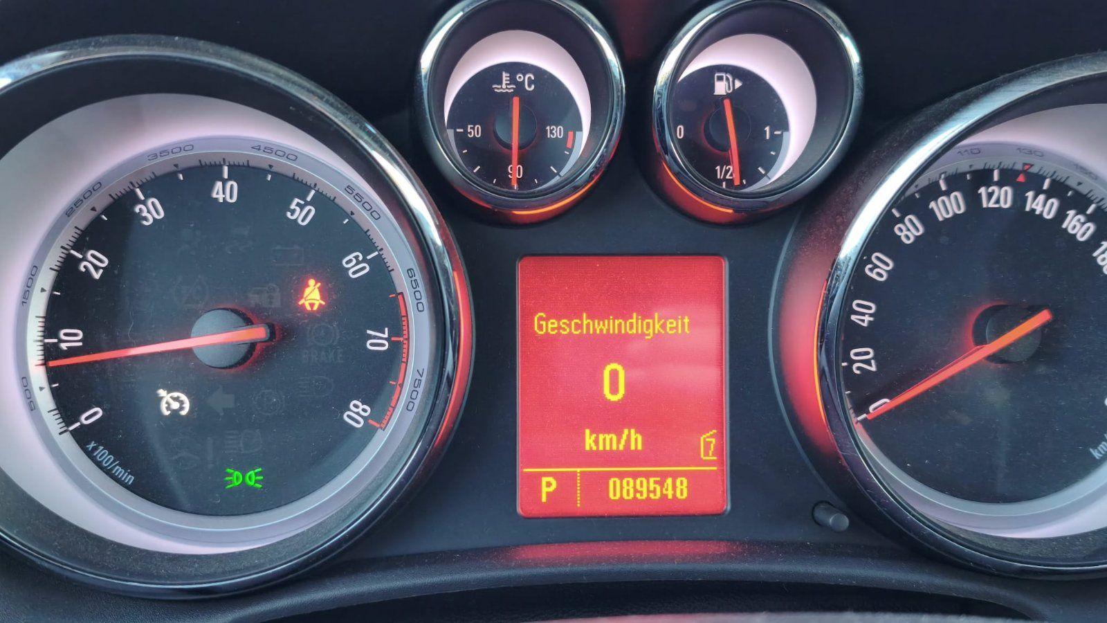 Opel Astra 2011 — вигляд ззаду