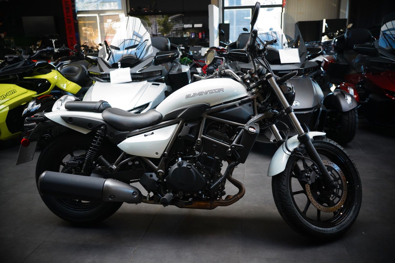 Fahrzeugabbildung Kawasaki Eliminator 500 Weiß