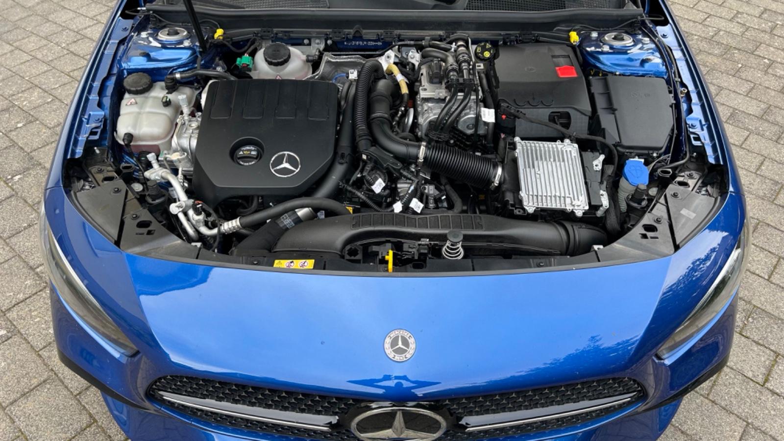 Mercedes-Benz A 250 e Plug-in-Hybrid DCT AMG / Top Zustand