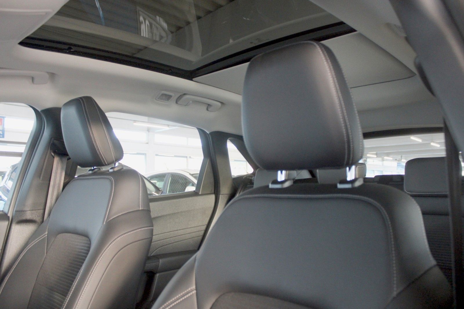 Fahrzeugabbildung Ford Kuga 2.5 PHEV Titanium LED Panodach WinterPaket