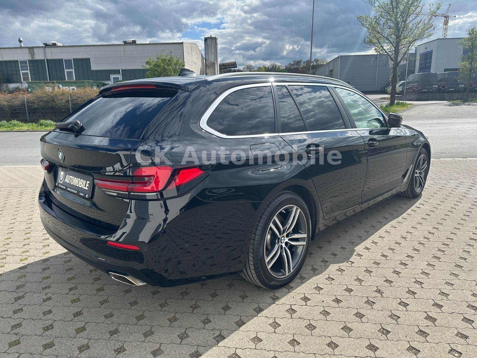 Fahrzeugabbildung BMW 520d Touring/Navi/Laser/Head-Up/Leder/360°/AHK