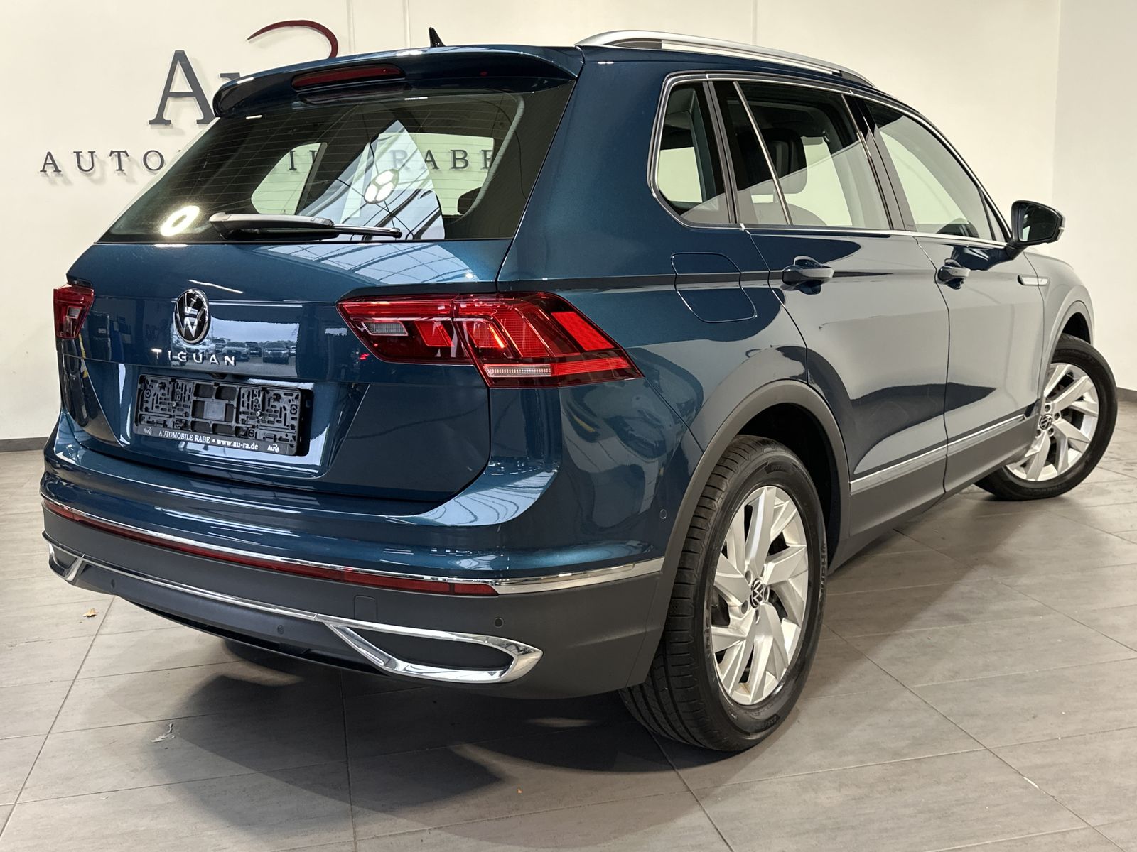Fahrzeugabbildung Volkswagen Tiguan 2.0 TDI DSG Elegance NAV+MATRIX+ACC+VCOCK