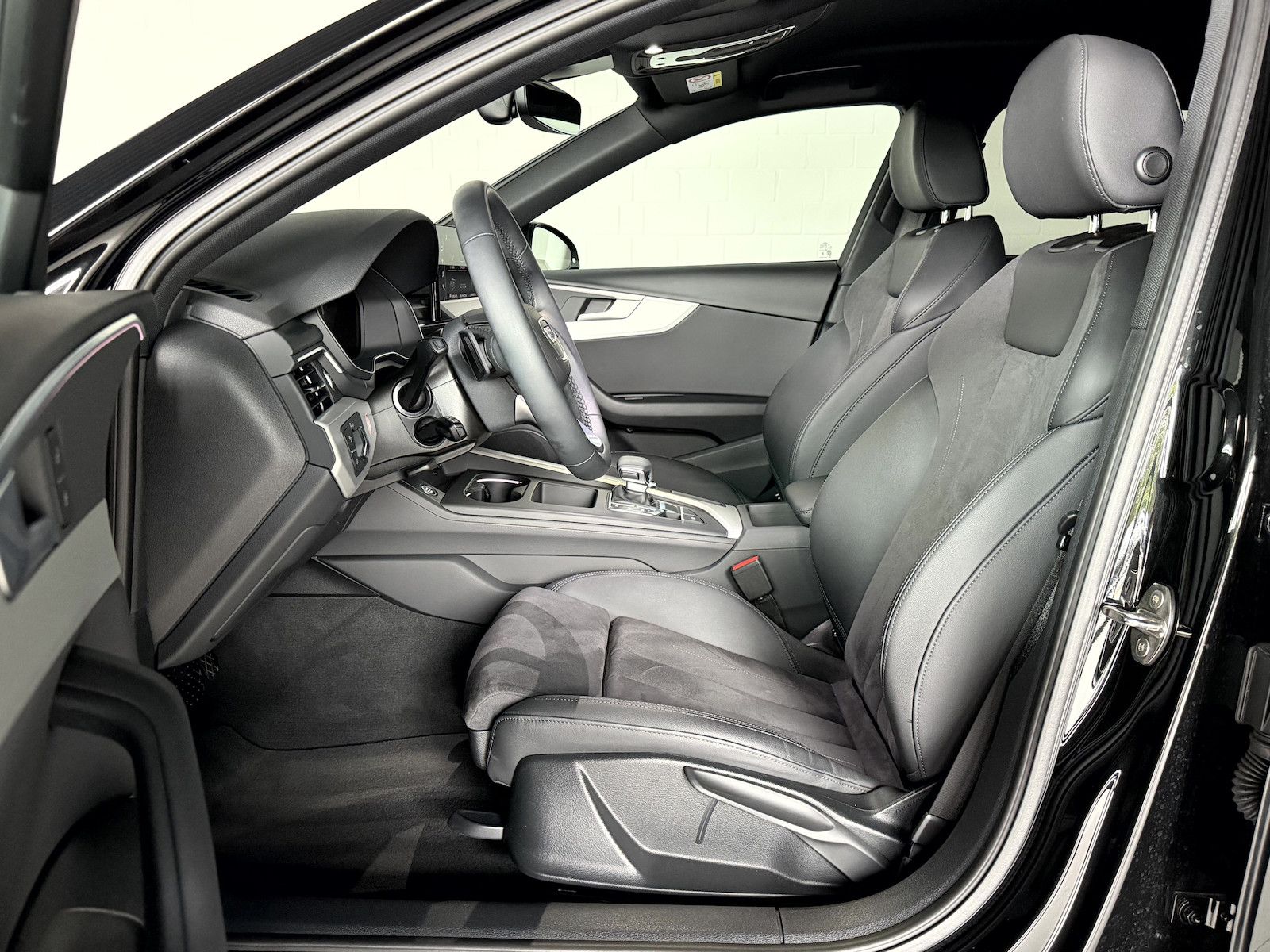Audi A4 45TFSI S Line Competition Edition Plus Matrix foto 9