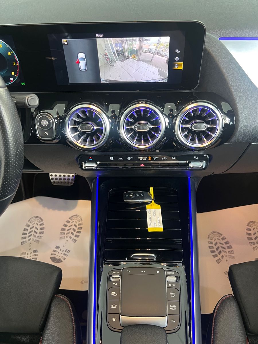 Fahrzeugabbildung Mercedes-Benz GLA 250 4Matic* AMG Line * PANORAMADACH *
