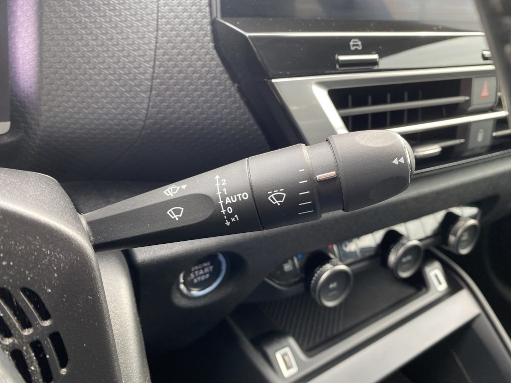 Fahrzeugabbildung Citroën C4 Benzin 155 Automatik Shine *Winterpak*Nav*LED