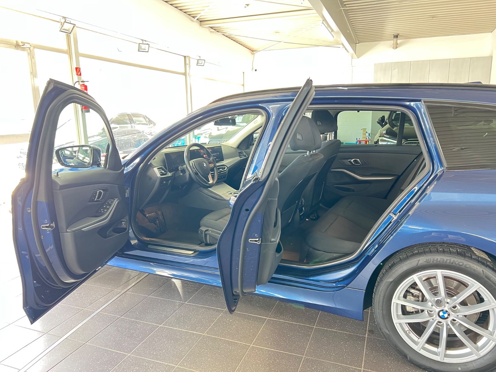 BMW 318 d Touring AHK+DA+ACC+Keyless+Park Assist foto 16