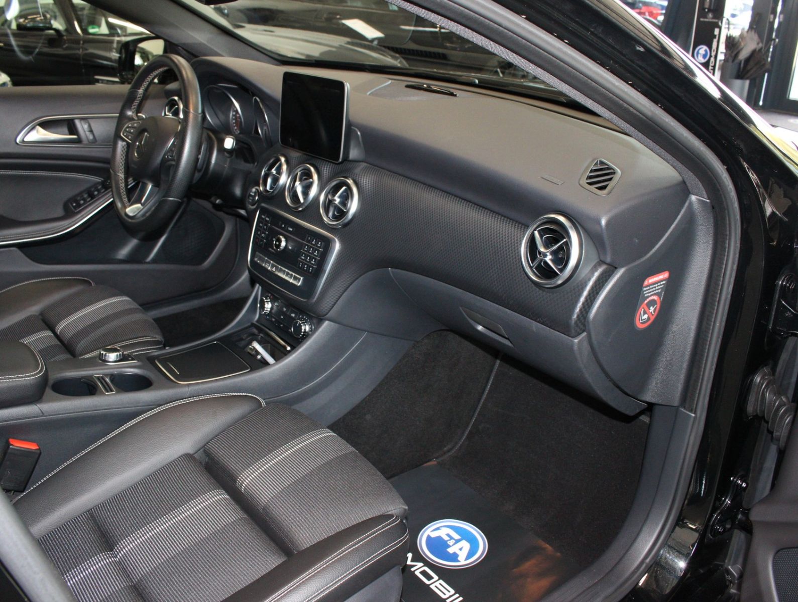 Fahrzeugabbildung Mercedes-Benz A 200 BlueEfficiency Urban 2.Hand+Nur17TKM