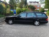 Mercedes-Benz E 420 T AVANTGARDE - Mercedes-Benz E 420 mit Benzin-Antrieb: Automatik