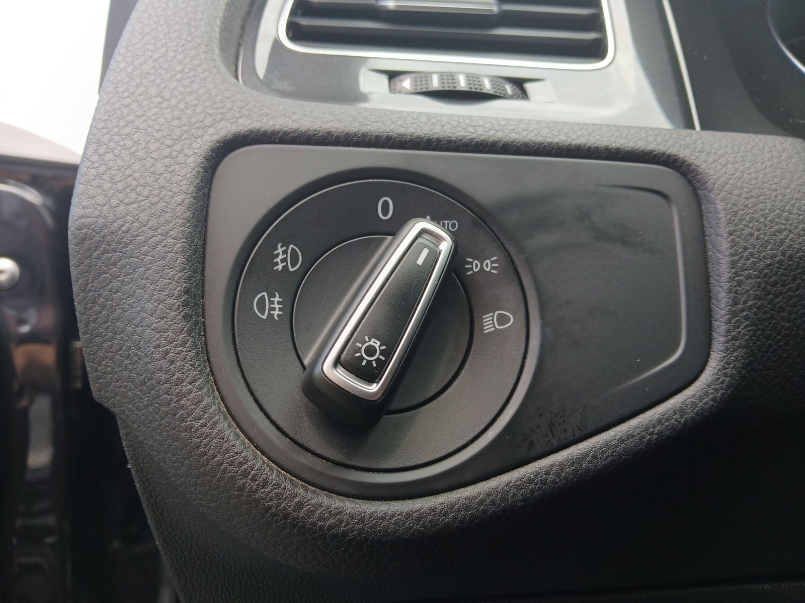 Fahrzeugabbildung Volkswagen Golf VII Variant TSI Comfortline LED Navi GRA PD