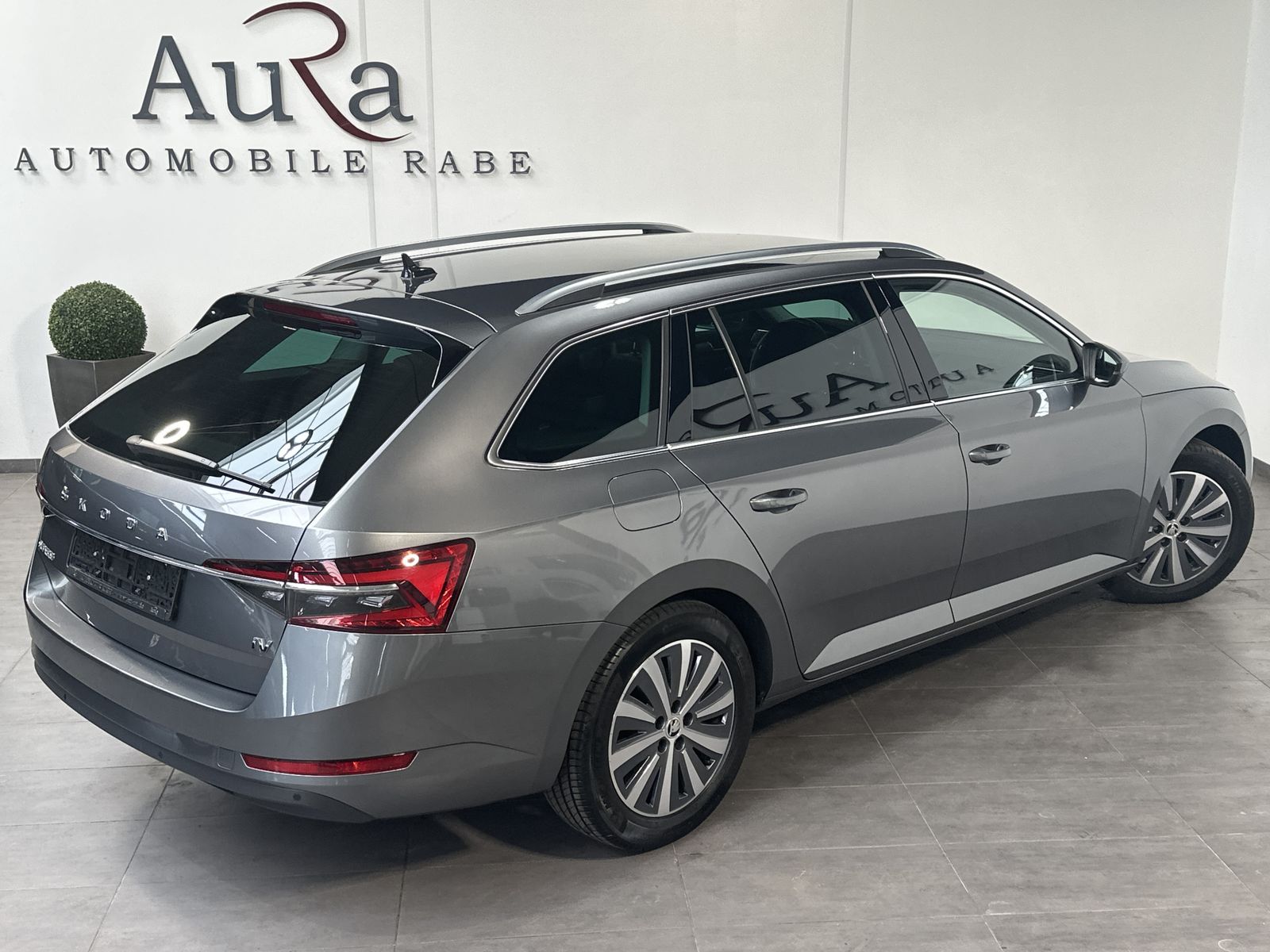 Fahrzeugabbildung SKODA Superb Combi 1.4 TSI iV Style DSG NAV+LED+ACC+VC