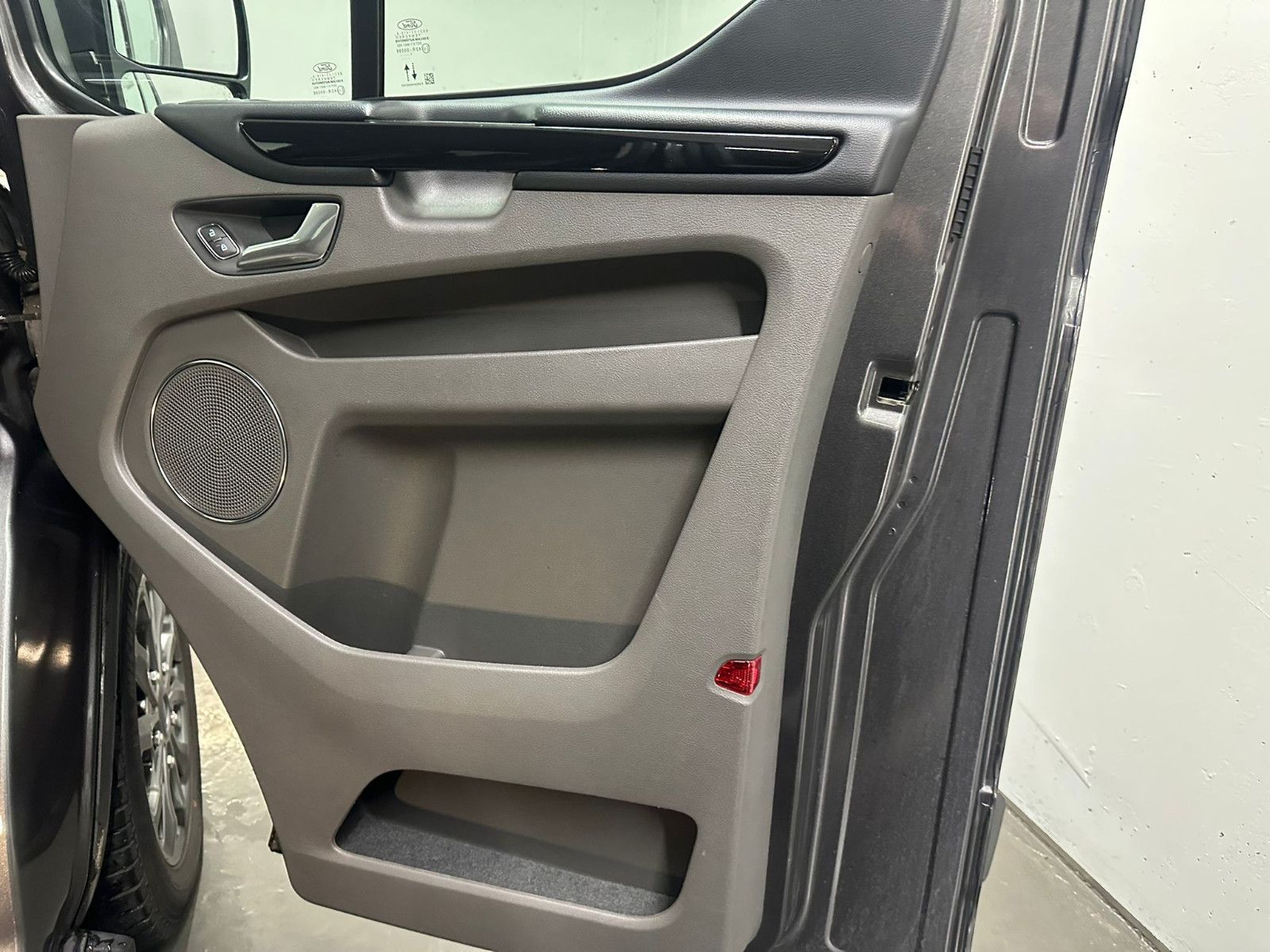 Fahrzeugabbildung Ford Tourneo Custom  320 L2H1 Titanium X*ACC*SDH*2KLI