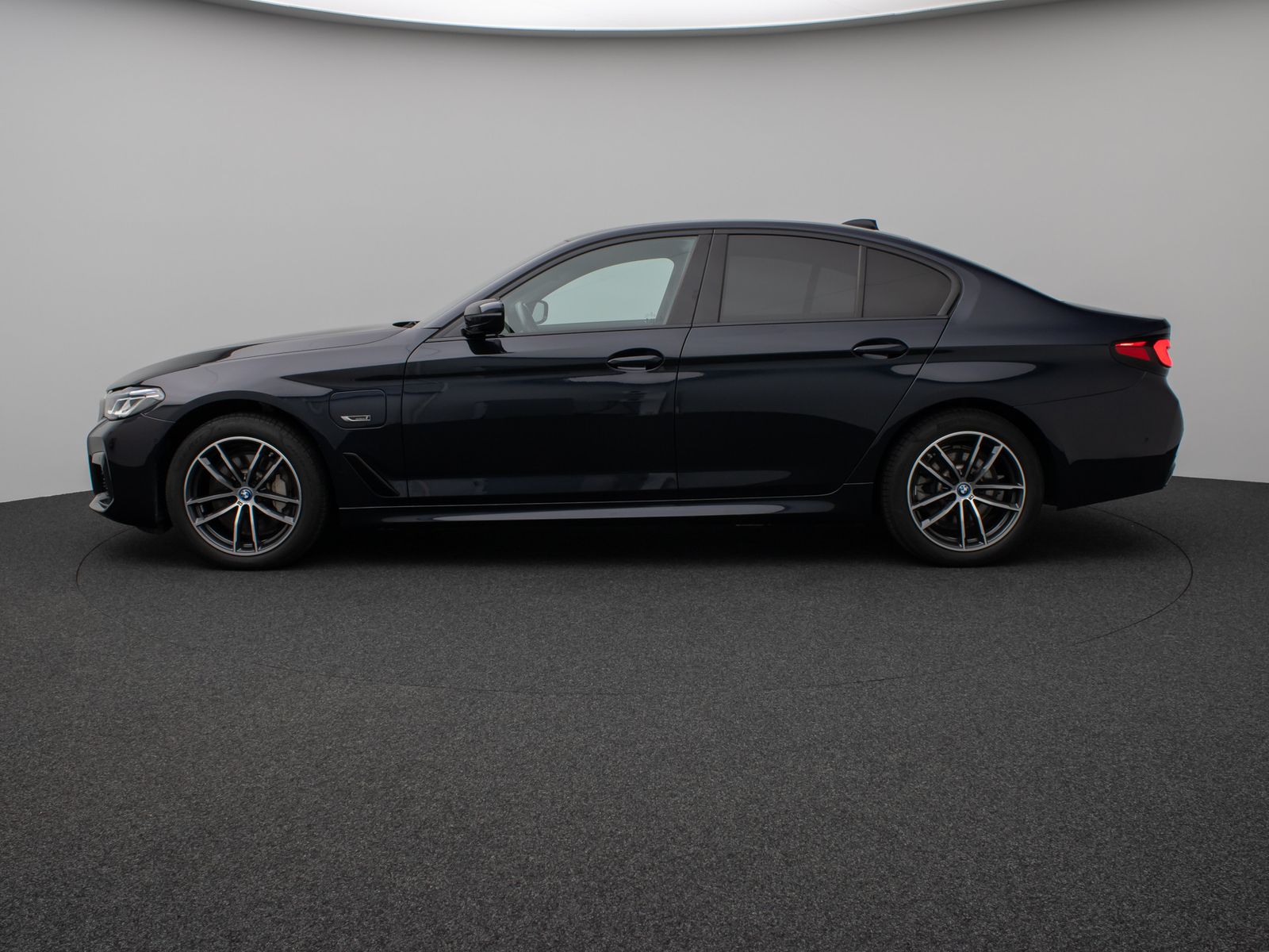 Fahrzeugabbildung BMW 520e M Sport Kamera Laser HUD DAB HiFi Komfort