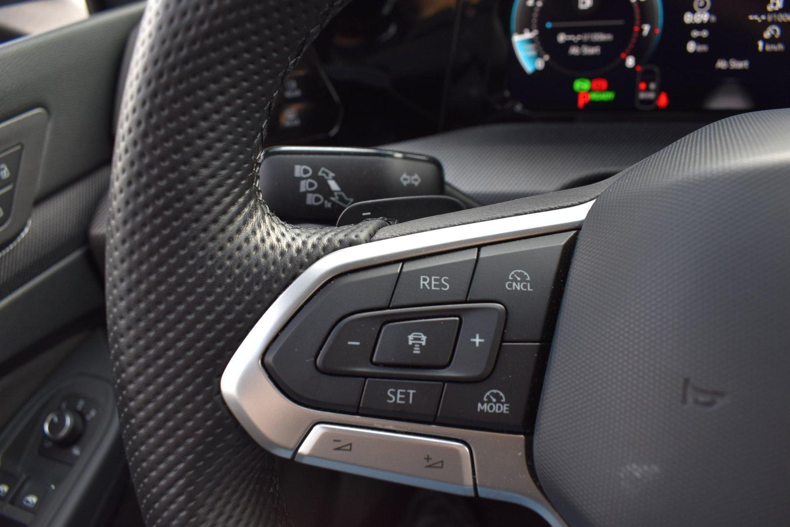 Volkswagen Golf VIII 1.5 eTSI R-Line APP LED Winterpaket, миниатюра 18