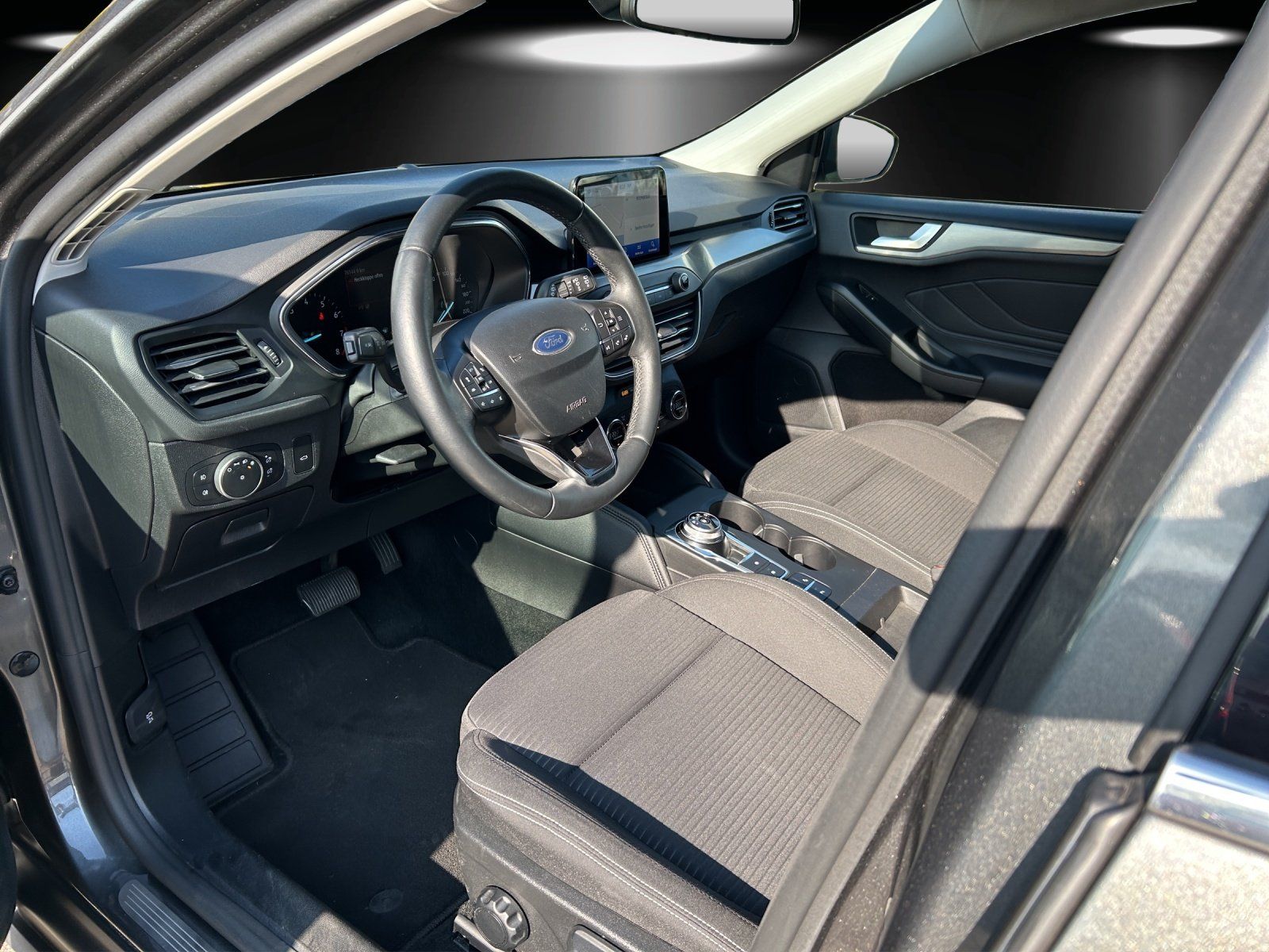 Fahrzeugabbildung Ford Focus 1.0 EcoBoost Titanium Kamera/Navi/LED