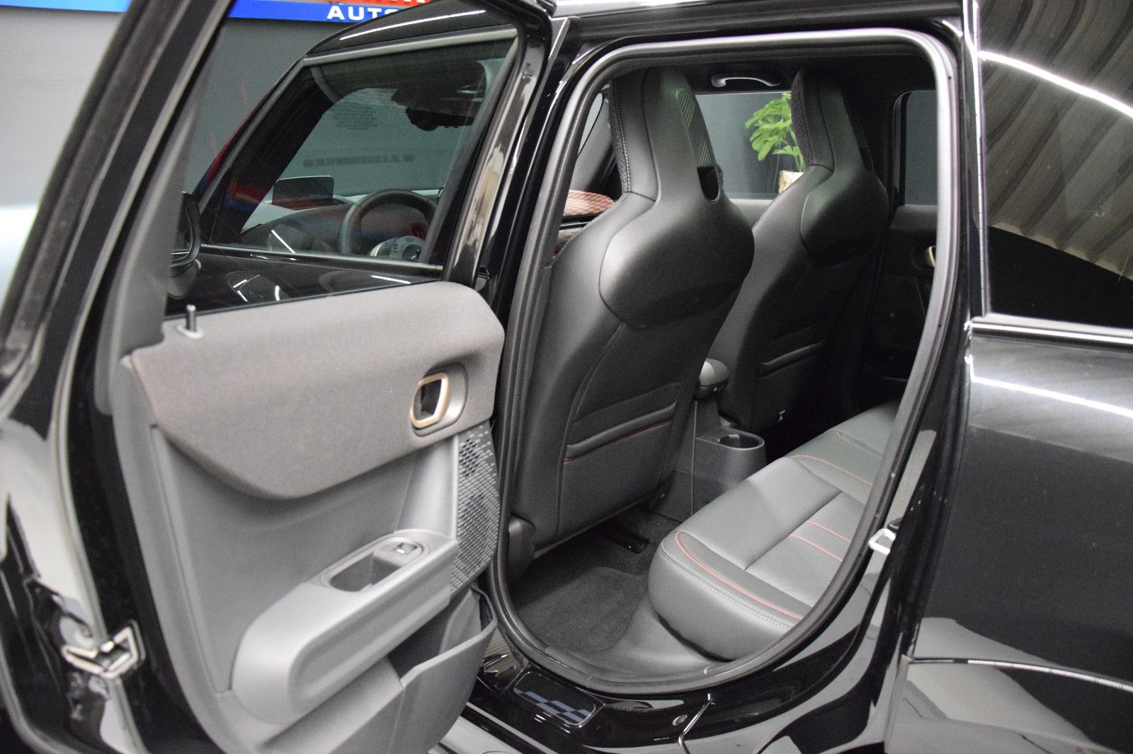 Fahrzeugabbildung MINI Cooper C John Cooper Works Trim HuD Pano Leder