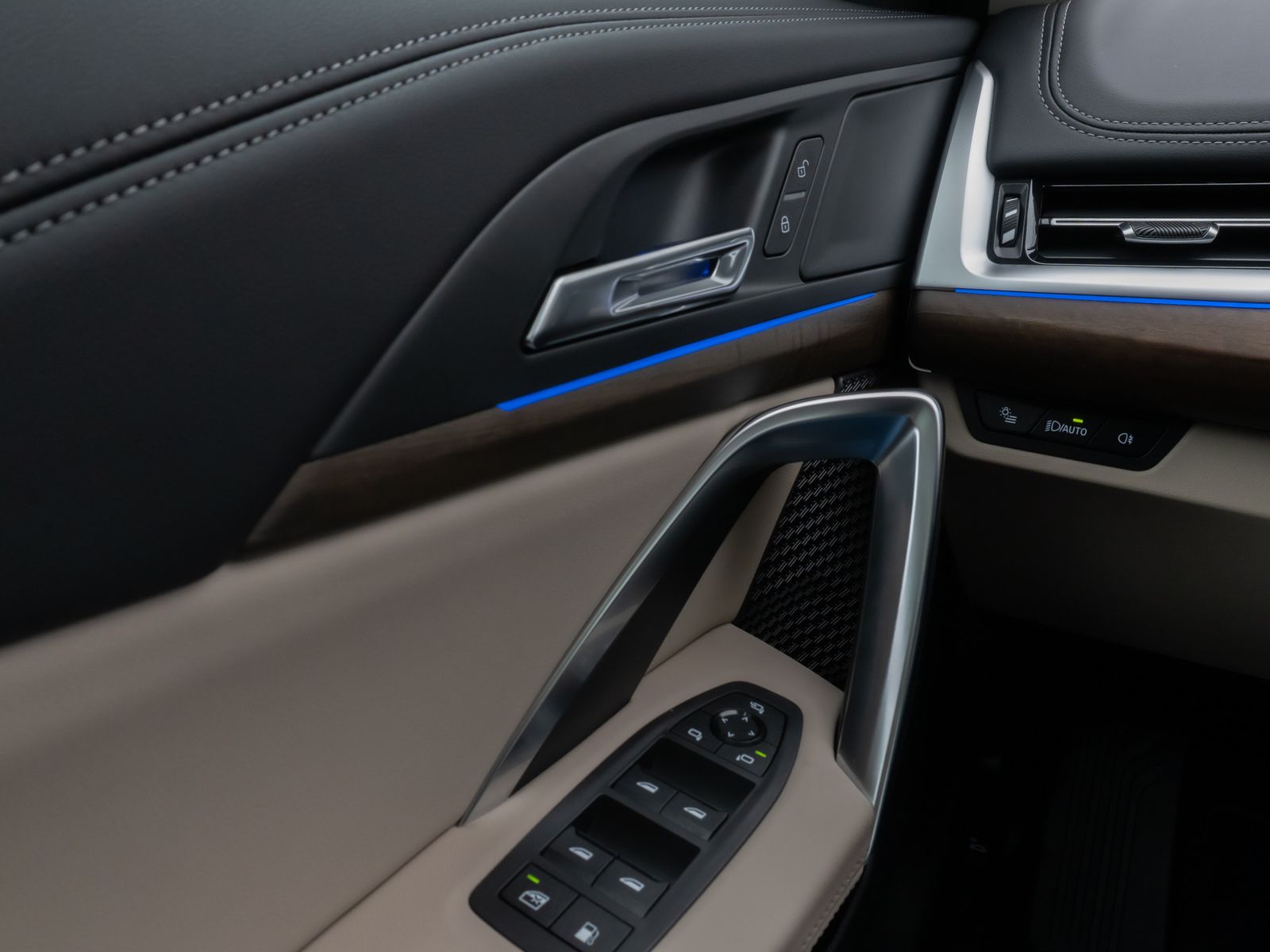 Fahrzeugabbildung BMW X1 xD25e xLine Panorama 360°HUD DAB ACC Sport