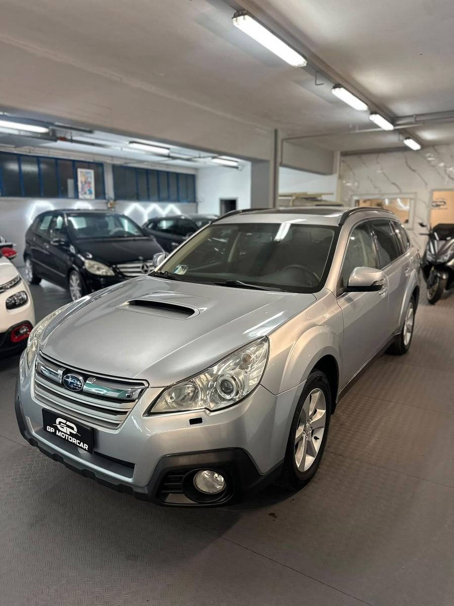 Subaru Outback 2014 — interior