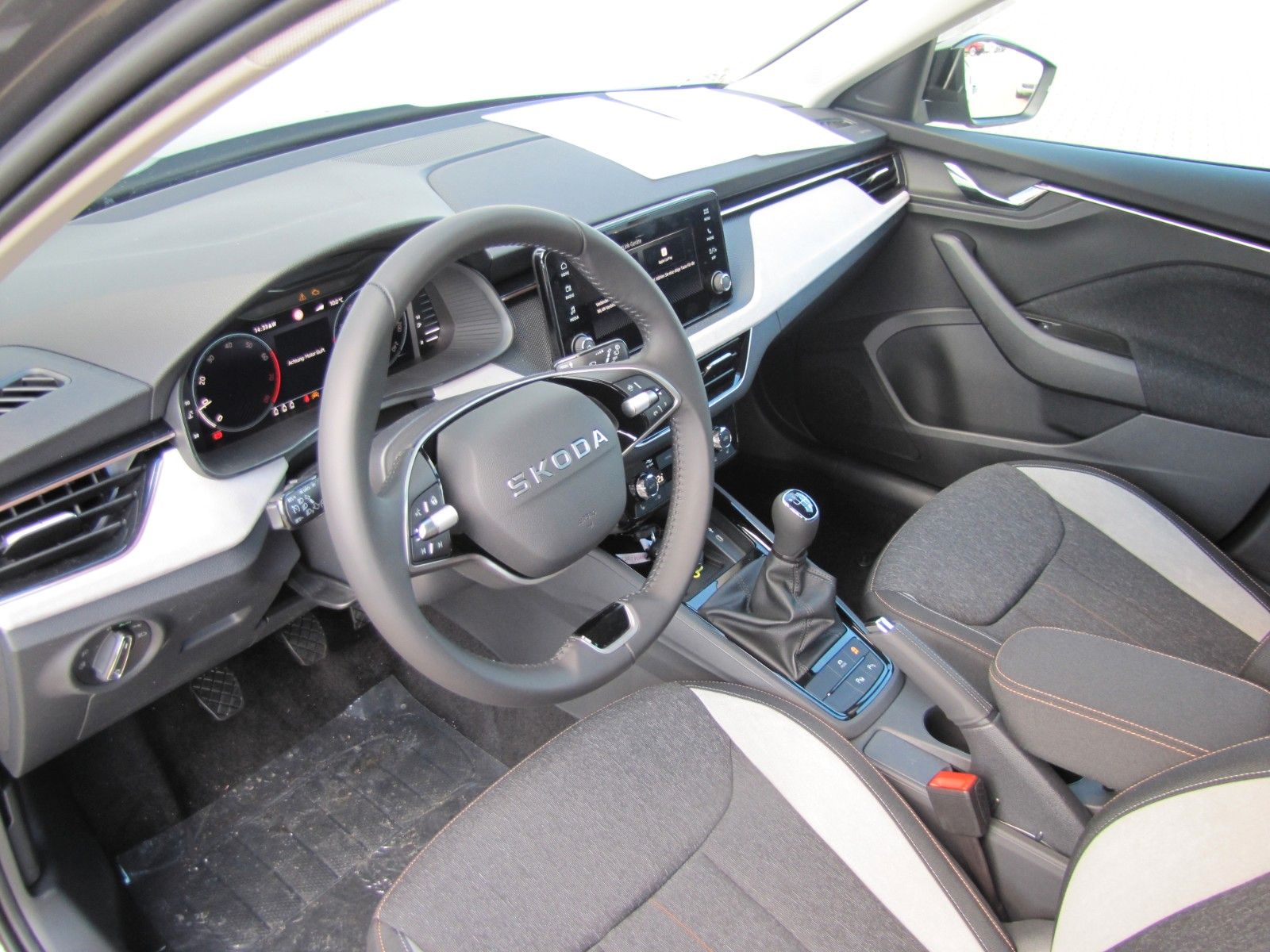 Fahrzeugabbildung SKODA Kamiq Tour 1.5l TSI 150PS