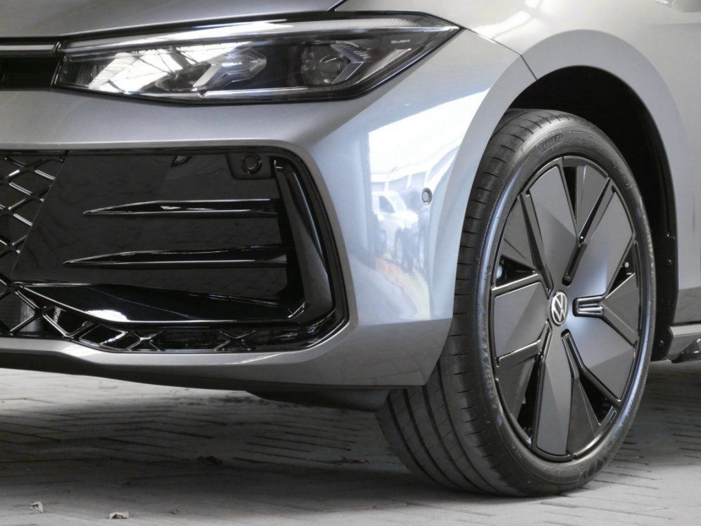 Fahrzeugabbildung Volkswagen Passat Variant 2.0 TDI 4Motion R-Line DSG AHK