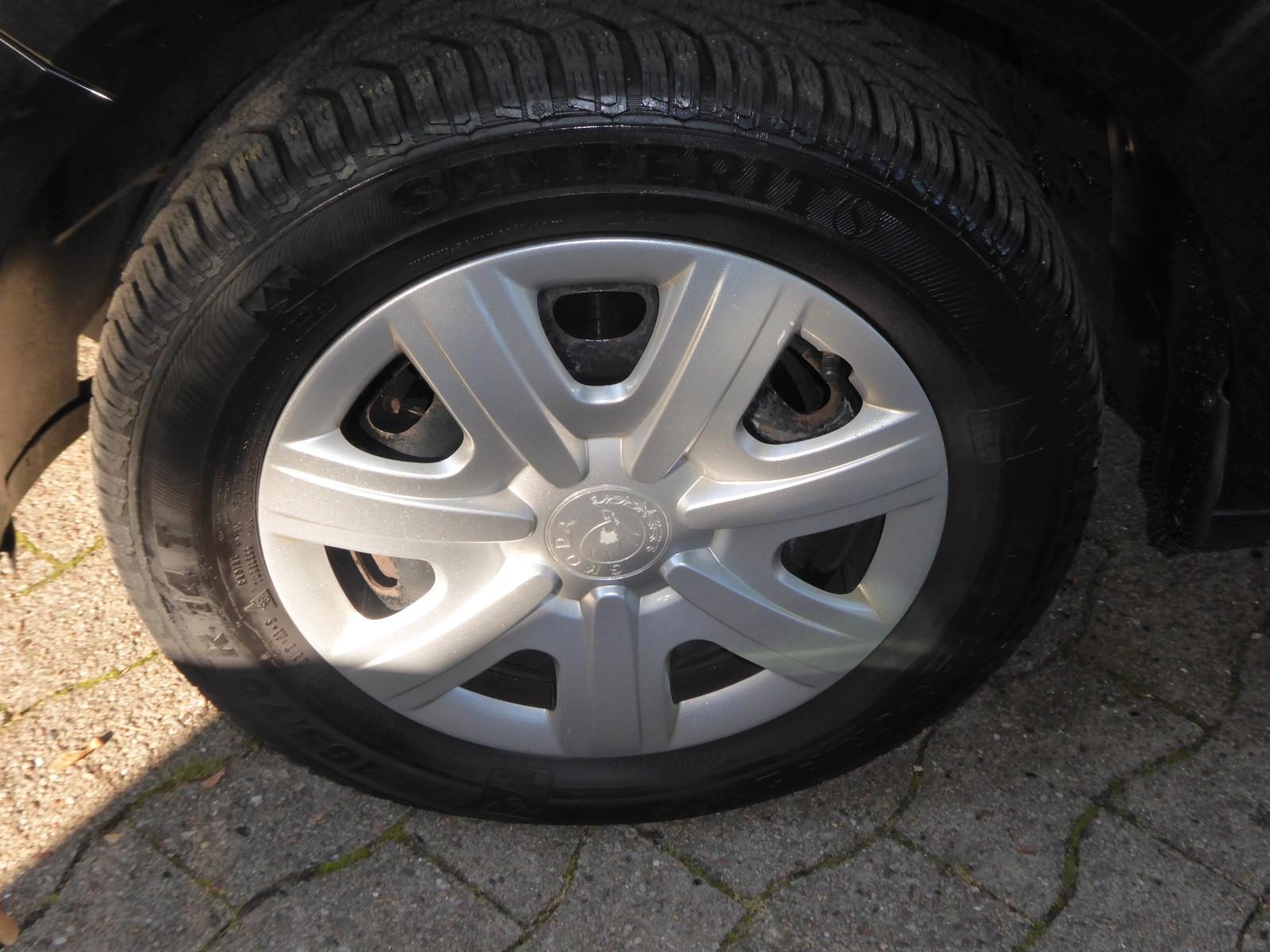 Skoda Fabia 2011 — photo 24