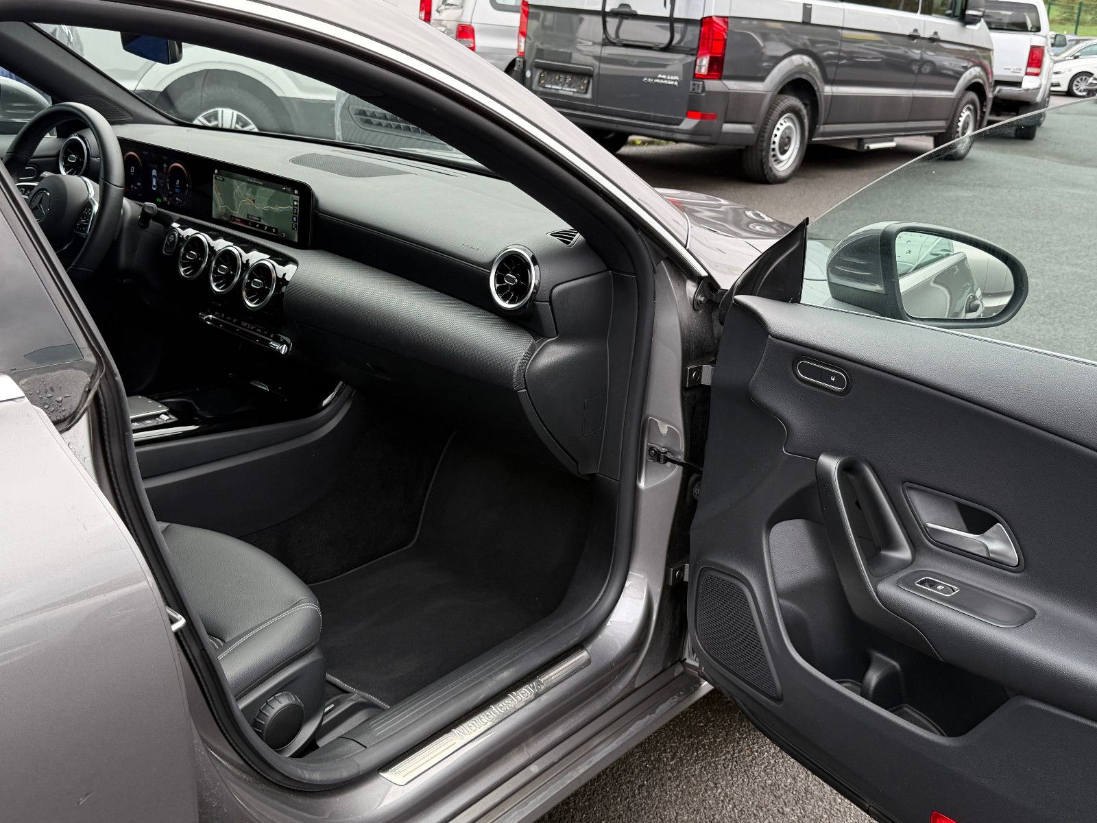 Fahrzeugabbildung Mercedes-Benz CLA 250 e Hybrid Aut DAB GRA Navi LED Kamera SHZ