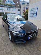 BMW 318d Touring von 2018, scheckheftgepflegt - BMW 318 in Köln