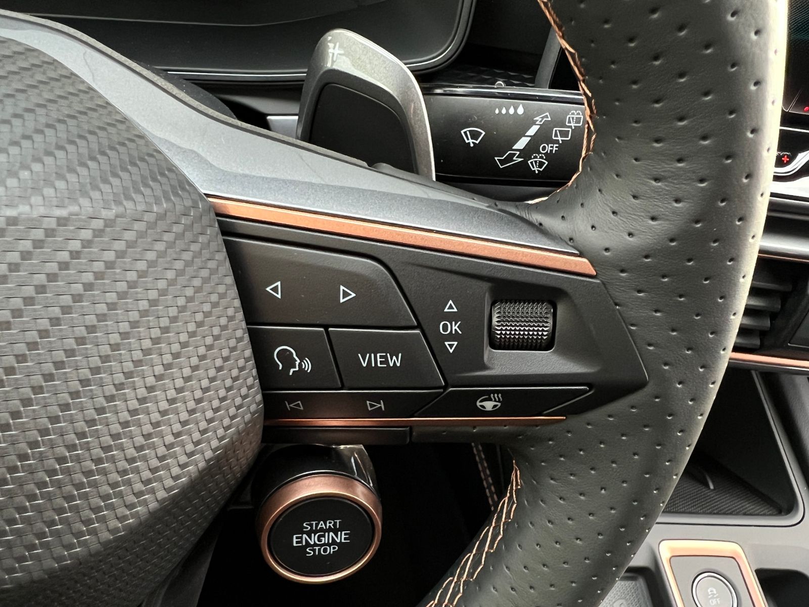 Fahrzeugabbildung CUPRA Leon Sportstourer VZ 2.0 TSI DSG 4Drive *AHK, LE