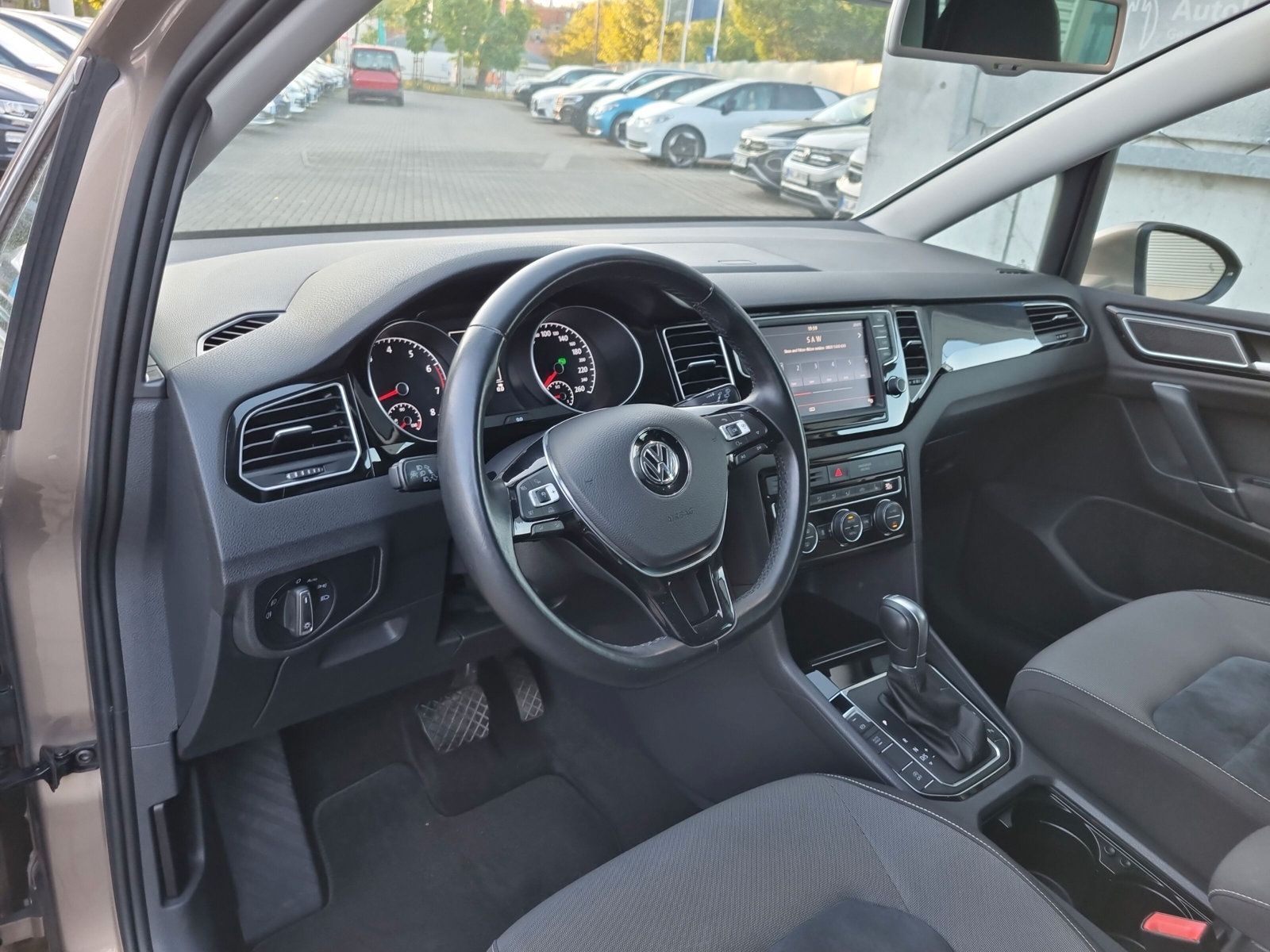Fahrzeugabbildung Volkswagen Golf Sportsvan 1.4 TSI DSG Highline XENON STANDH
