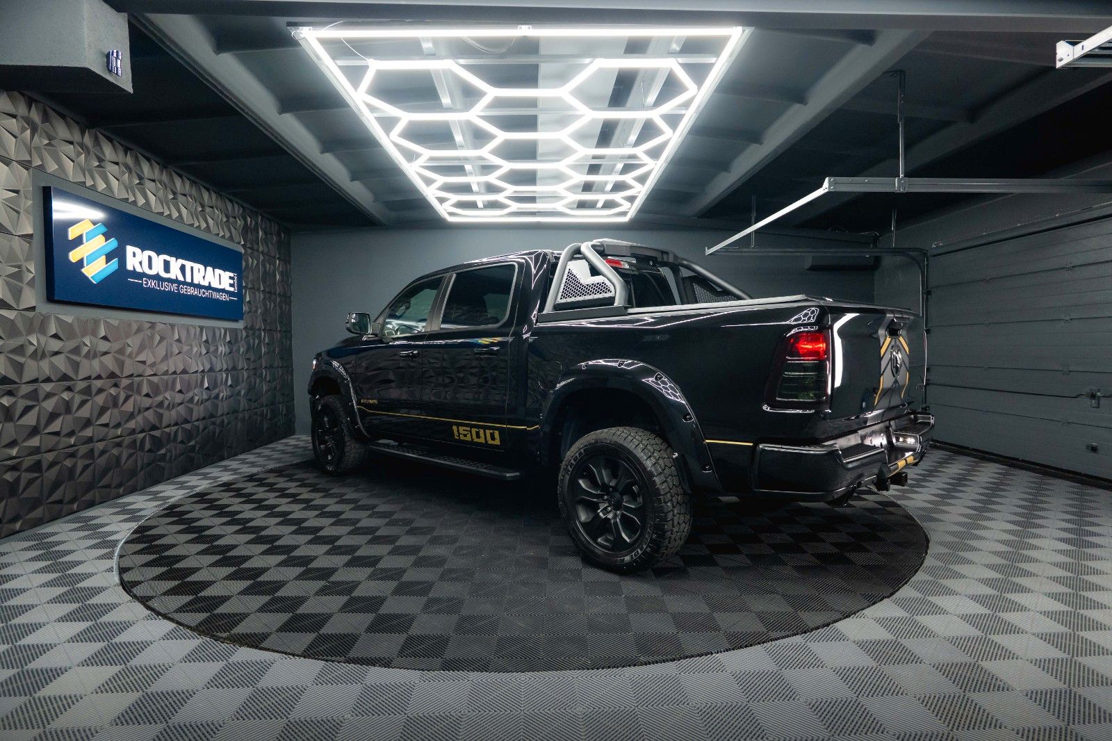 Fahrzeugabbildung Dodge RAM 5.7 V8 HEMI 4x4 OFFROAD NightPaket AXLE LOCK